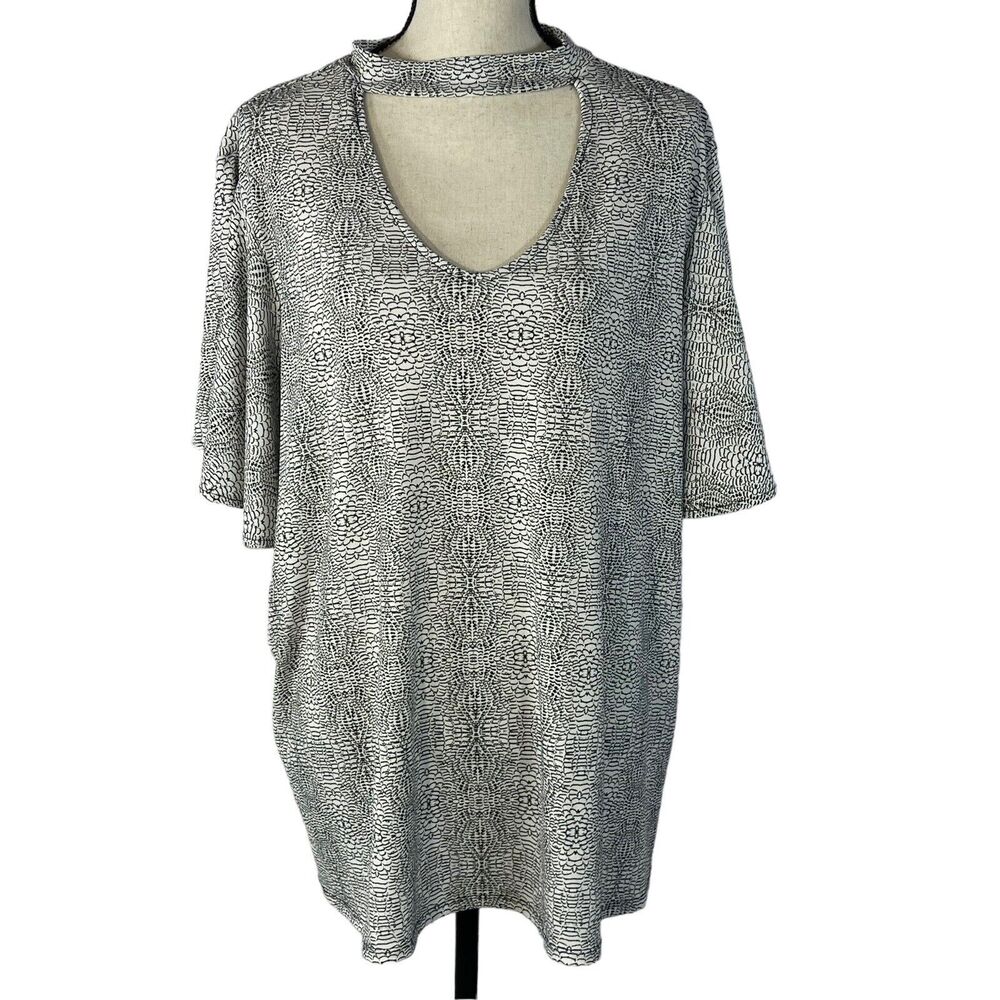 Worthington 2X-Large Top Geometric Keyhole V-Neck Flutter Sleeve Stretch